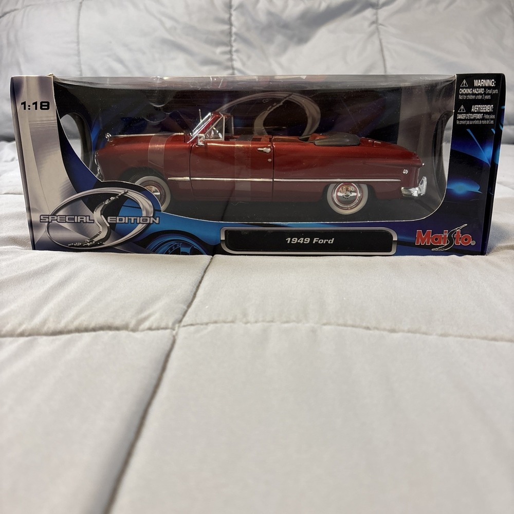 Red 1949 Ford Convertable 1:18 Scale Diecast Model Car By Maisto New In Box